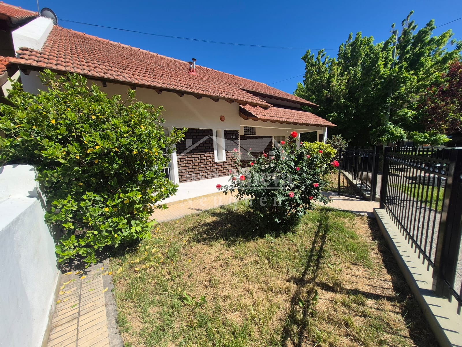 Casa en alquiler, 3 dormitorios, barrio Manzanar